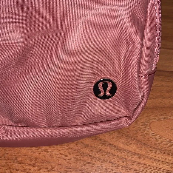 NWT Lululemon Athletica Everywhere Belt Bag in Brier Rose NWT Lululemon Athletica Everywhere Belt Bag in Brier Rose